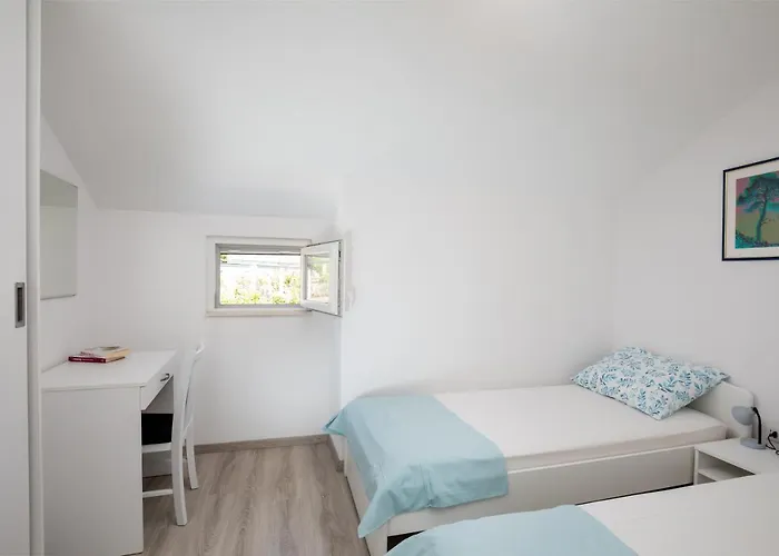 Katarina-two Bedroom With Parking