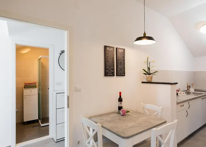 Katarina-two Bedroom With Parking Lejlighed *