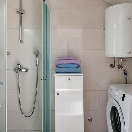 Katarina-two Bedroom With Parking