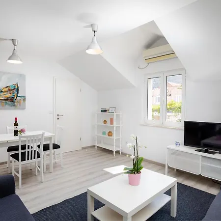 Katarina-two Bedroom With Parking *