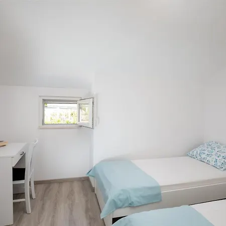 Katarina-two Bedroom With Parking