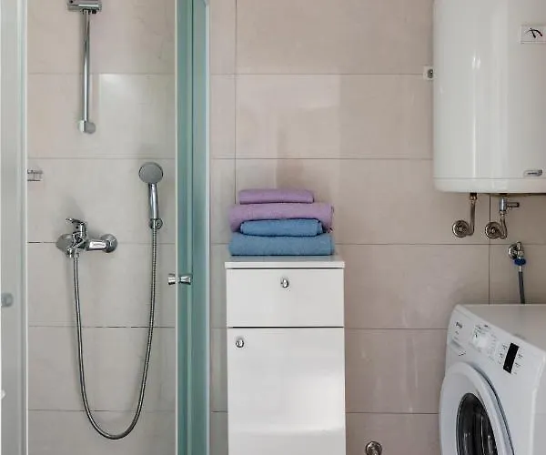 Katarina-two Bedroom With Parking