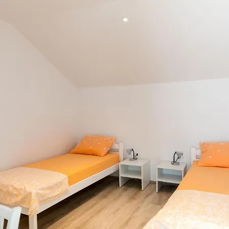 아파트 Katarina-two Bedroom With Parking *