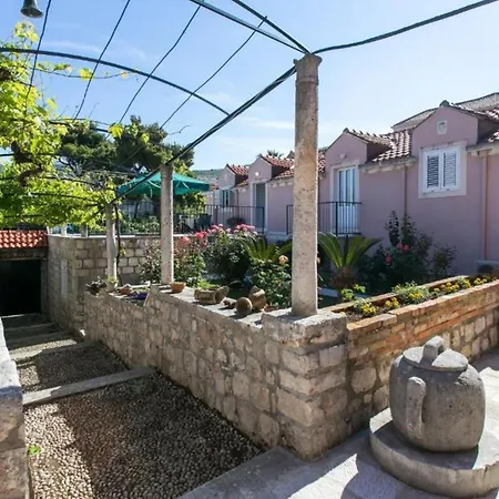 Katarina-two Bedroom With Parking 아파트