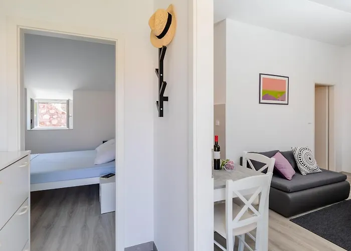 Katarina-two Bedroom With Parking 아파트 *